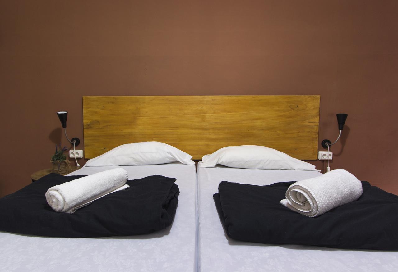 Break N Bed Hostel Барселона Екстериор снимка